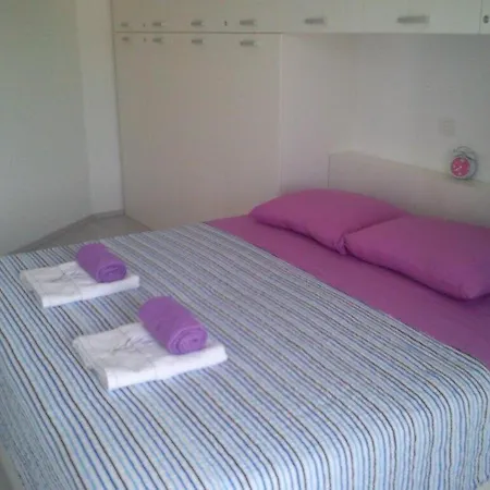 - Donja 15983a Apartmán